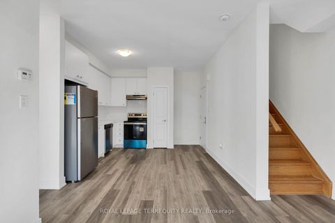 Photo 4 at 17 - 8 Sayers Lane, Oak Ridges, Richmond Hill