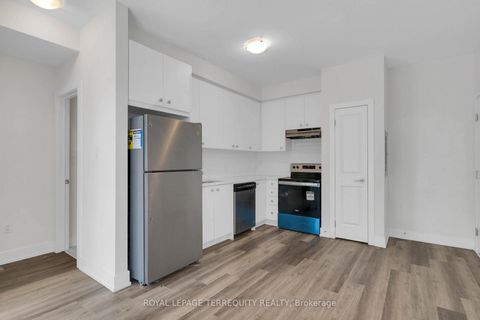 Photo 5 at 17 - 8 Sayers Lane, Oak Ridges, Richmond Hill