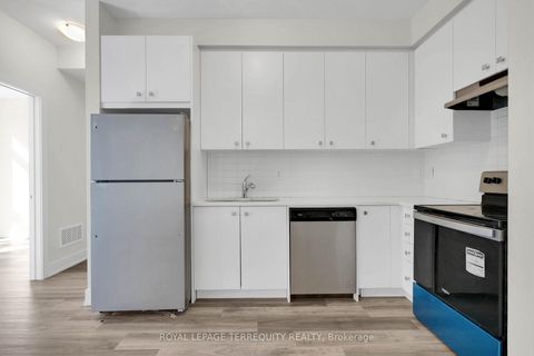 Photo 7 at 17 - 8 Sayers Lane, Oak Ridges, Richmond Hill