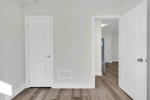 Photo 10 at 17 - 8 Sayers Lane, Oak Ridges, Richmond Hill