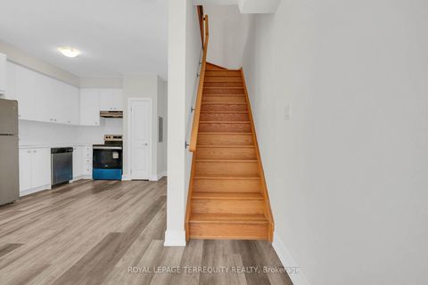 Photo 12 at 17 - 8 Sayers Lane, Oak Ridges, Richmond Hill