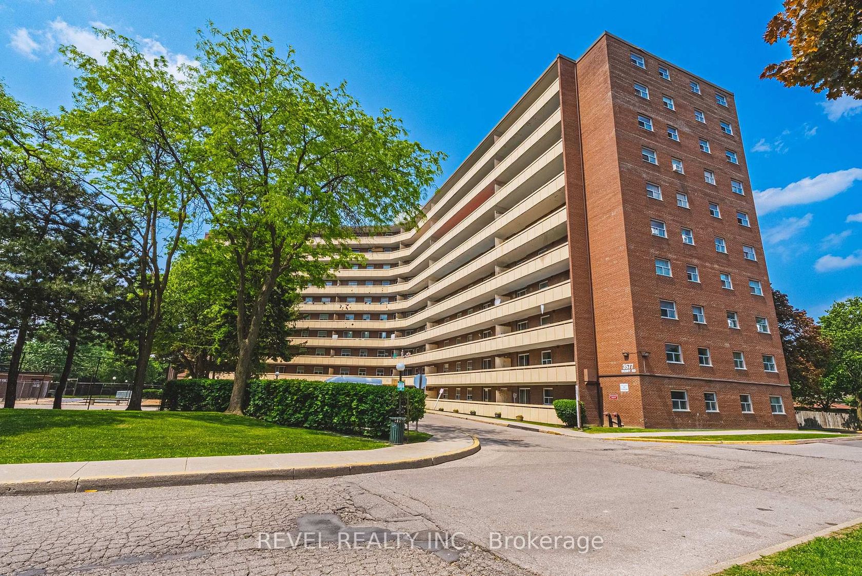 805 - 3577 Derry Road E, Malton, Mississauga 