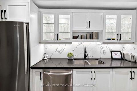 Photo 16 at 1 - 4357 Bloor Street W, Markland Wood, Toronto