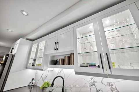 Photo 17 at 1 - 4357 Bloor Street W, Markland Wood, Toronto