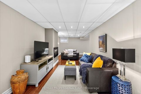 Photo 31 at 1 - 4357 Bloor Street W, Markland Wood, Toronto