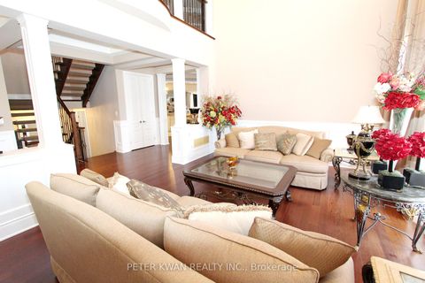 Photo 7 at 123 Carisbrooke Circle, Bayview Southeast, Aurora