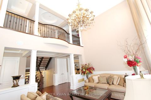 Photo 8 at 123 Carisbrooke Circle, Bayview Southeast, Aurora