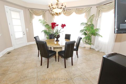 Photo 9 at 123 Carisbrooke Circle, Bayview Southeast, Aurora