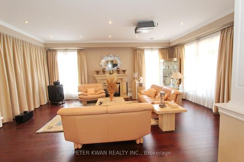 Photo 10 at 123 Carisbrooke Circle, Bayview Southeast, Aurora