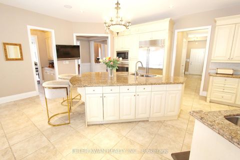 Photo 12 at 123 Carisbrooke Circle, Bayview Southeast, Aurora