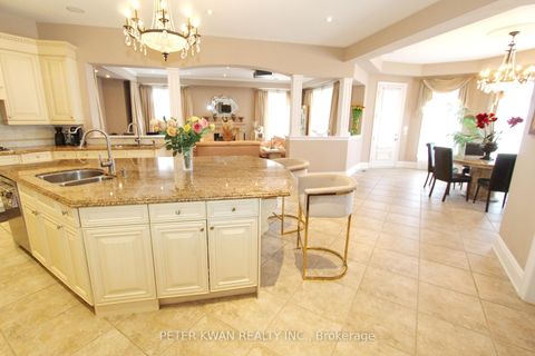 Photo 14 at 123 Carisbrooke Circle, Bayview Southeast, Aurora