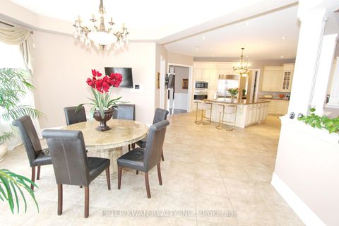 Photo 17 at 123 Carisbrooke Circle, Bayview Southeast, Aurora