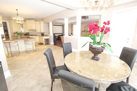 Photo 18 at 123 Carisbrooke Circle, Bayview Southeast, Aurora