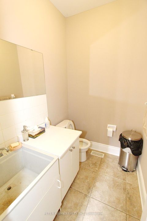 Photo 21 at 123 Carisbrooke Circle, Bayview Southeast, Aurora