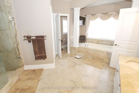 Photo 28 at 123 Carisbrooke Circle, Bayview Southeast, Aurora