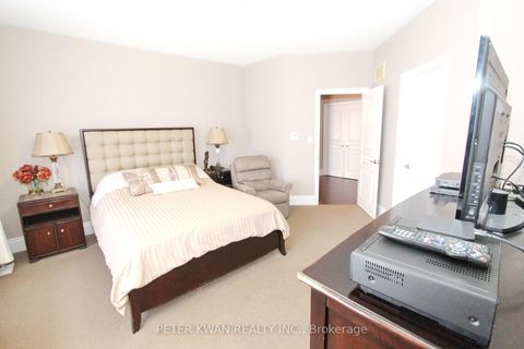 Photo 34 at 123 Carisbrooke Circle, Bayview Southeast, Aurora