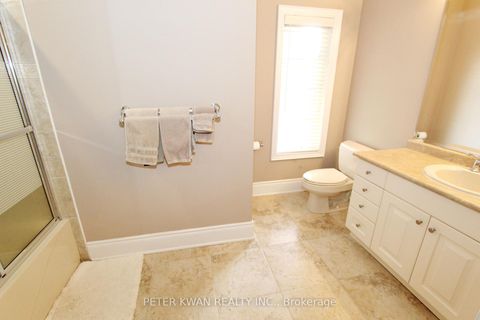 Photo 37 at 123 Carisbrooke Circle, Bayview Southeast, Aurora