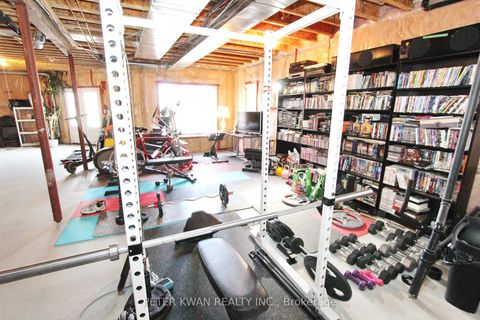 Photo 43 at 123 Carisbrooke Circle, Bayview Southeast, Aurora