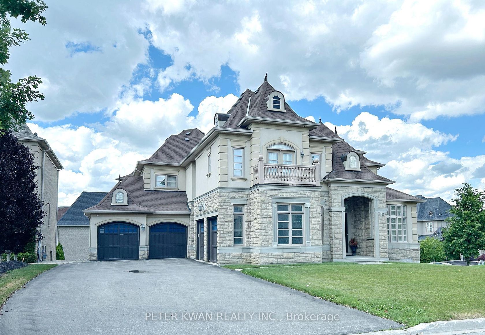 123 Carisbrooke Circle, Bayview Southeast, Aurora 