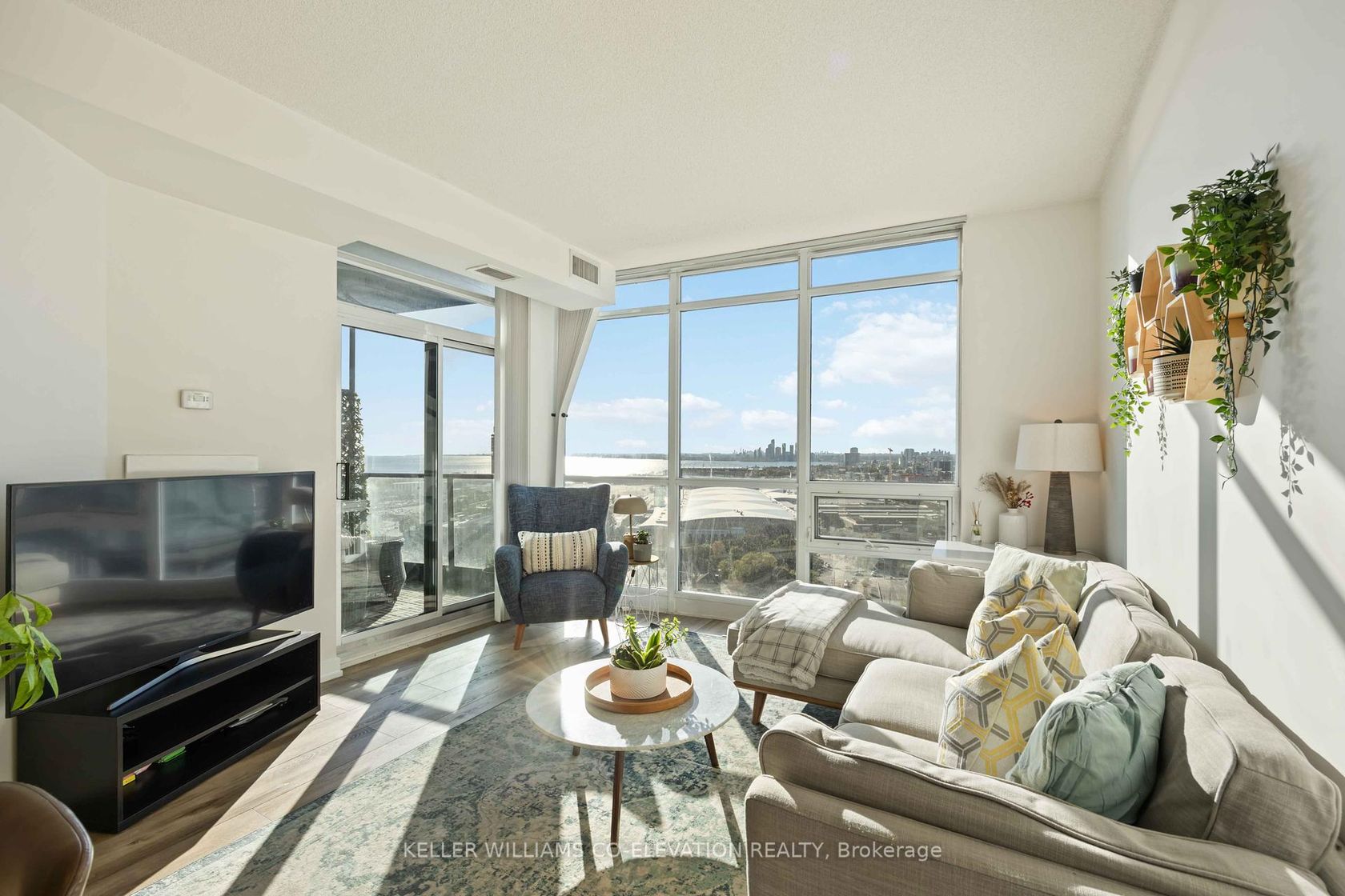 2511 - 219 Fort York Boulevard, Niagara, Toronto 