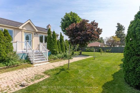 Photo 1 at 4061 Dufferin Street, Bathurst Manor, Toronto