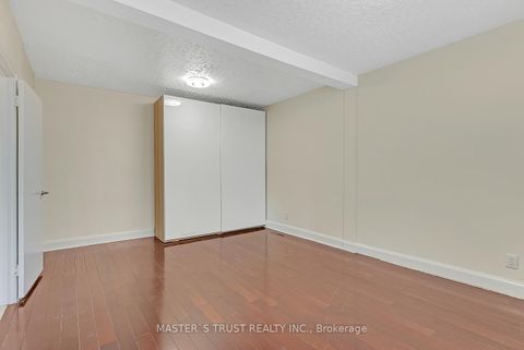 Photo 12 at 4061 Dufferin Street, Bathurst Manor, Toronto