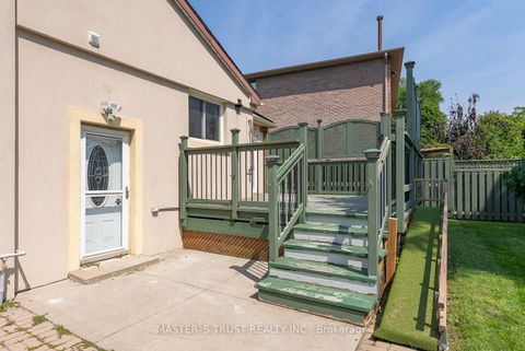 Photo 23 at 4061 Dufferin Street, Bathurst Manor, Toronto