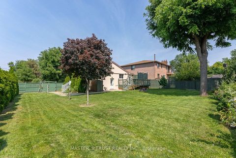 Photo 25 at 4061 Dufferin Street, Bathurst Manor, Toronto