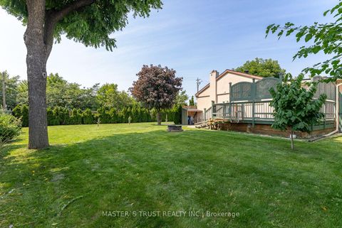 Photo 26 at 4061 Dufferin Street, Bathurst Manor, Toronto