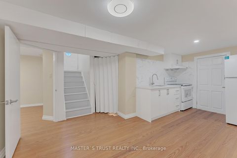 Photo 27 at 4061 Dufferin Street, Bathurst Manor, Toronto