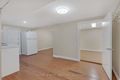 Photo 28 at 4061 Dufferin Street, Bathurst Manor, Toronto
