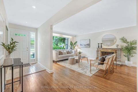 Photo 2 at 16 Revcoe Drive, Newtonbrook East, Toronto