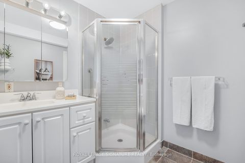 Photo 20 at 16 Revcoe Drive, Newtonbrook East, Toronto