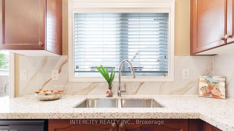 Photo 19 at 16 Venice Gate Drive, Vellore Village, Vaughan