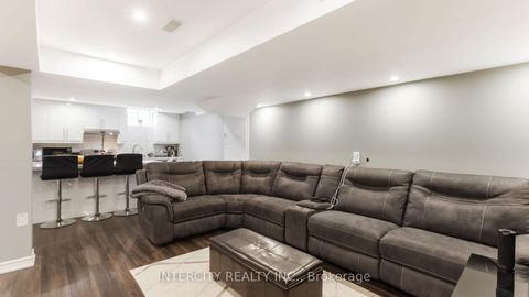Photo 35 at 16 Venice Gate Drive, Vellore Village, Vaughan