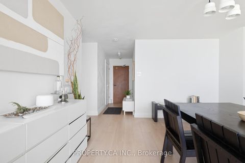 Photo 4 at 1501 - 45 Carlton Street, Yonge Corridor, Toronto Photo 4 at 1501 - 45 Carlton Street, Yonge Corridor, Toronto