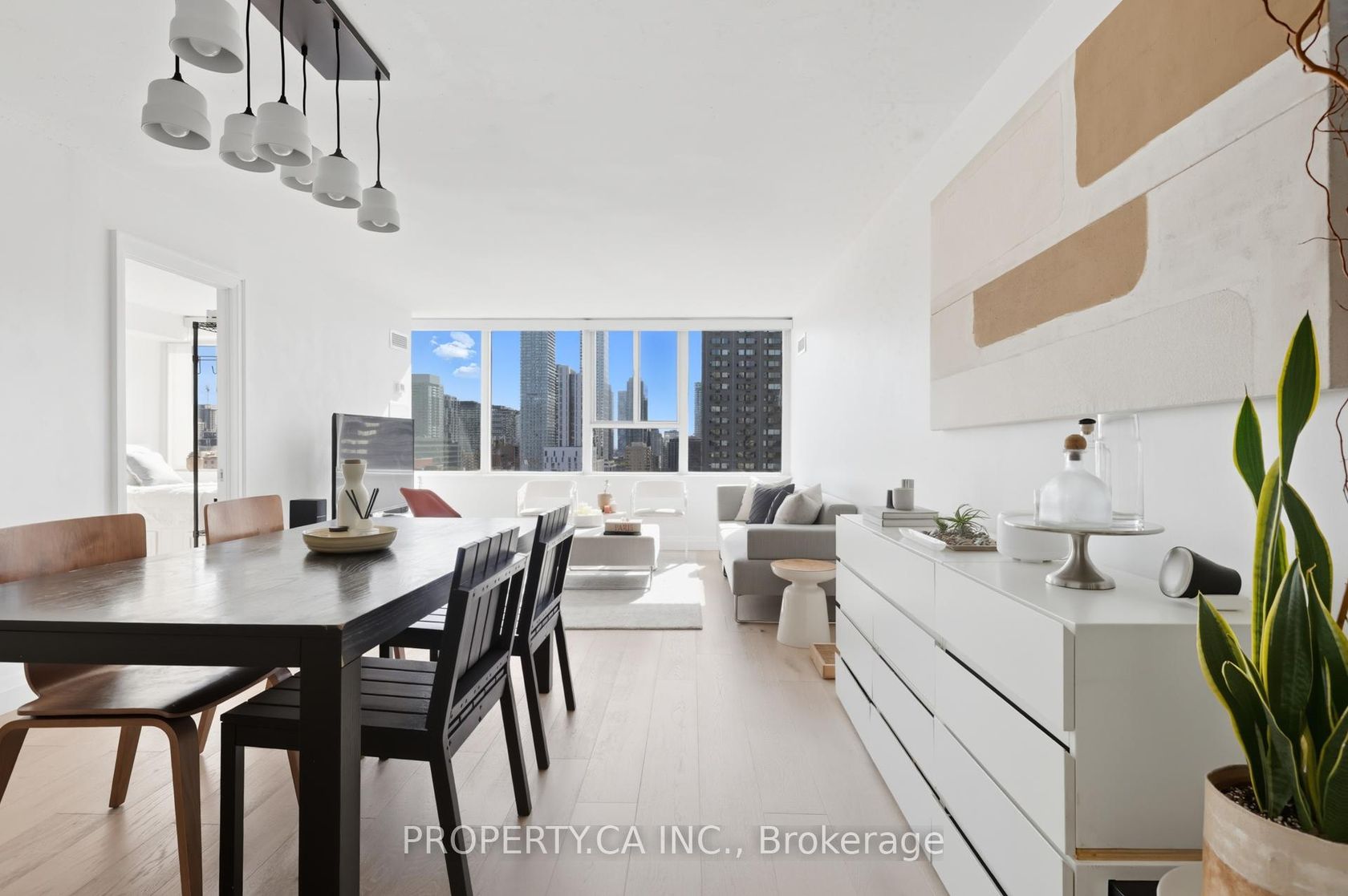1501 - 45 Carlton Street, Yonge Corridor, Toronto by Loree Meneguzzi Real Estate 1501 - 45 Carlton Street, Yonge Corridor, Toronto
