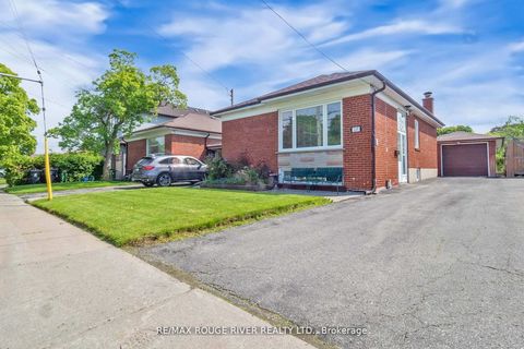 Photo 1 at 117 Shropshire Drive, Dorset Park, Toronto