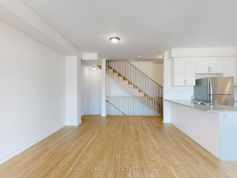 Photo 4 at 41 Kintall Way, Steeles West Industrial, Vaughan