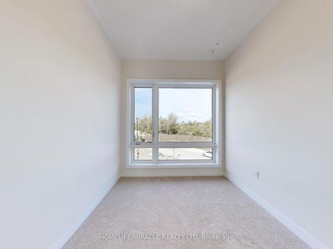 Photo 18 at 41 Kintall Way, Steeles West Industrial, Vaughan