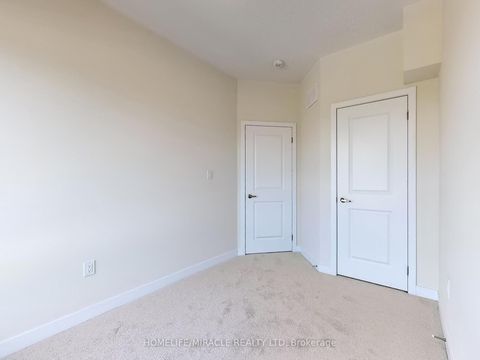 Photo 20 at 41 Kintall Way, Steeles West Industrial, Vaughan