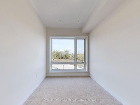Photo 22 at 41 Kintall Way, Steeles West Industrial, Vaughan
