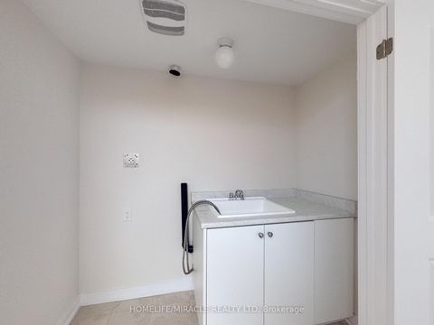 Photo 29 at 41 Kintall Way, Steeles West Industrial, Vaughan