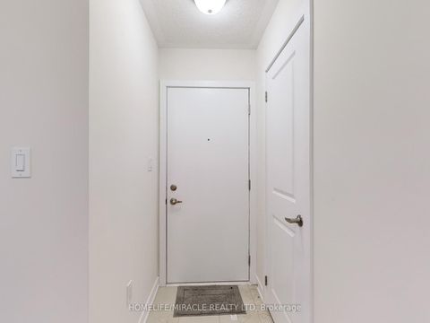 Photo 30 at 41 Kintall Way, Steeles West Industrial, Vaughan