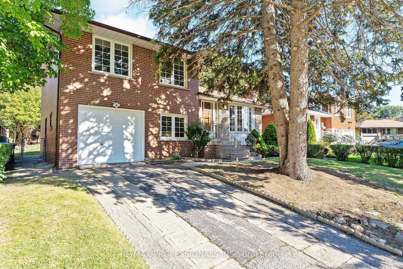 12 Drury Lane, Humber Heights, Toronto by Loree Meneguzzi Real Estate 12 Drury Lane, Humber Heights, Toronto