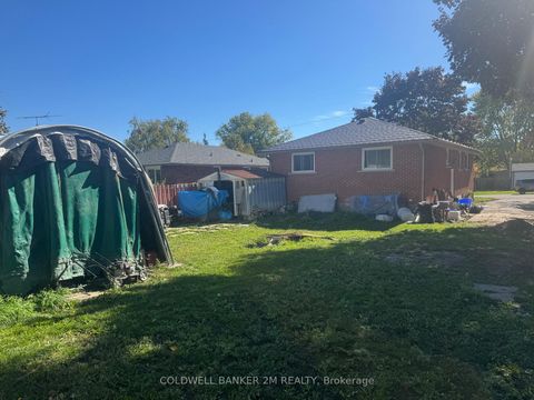 Photo 5 at 2 Summerfield Court, Bowmanville, Clarington