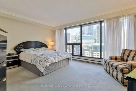Photo 11 at 3006 - 65 Harbour Square, Waterfront Communities C1, Toronto