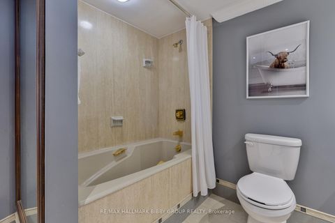 Photo 16 at 3006 - 65 Harbour Square, Waterfront Communities C1, Toronto