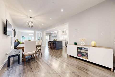 Photo 7 at 86 Autumn Hill Boulevard, Patterson, Vaughan