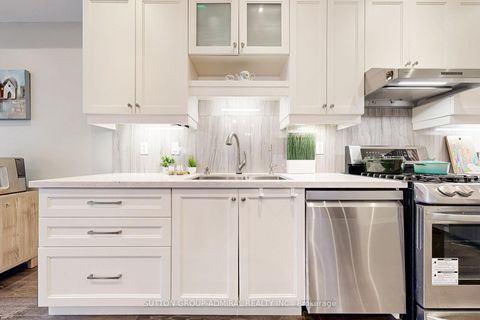 Photo 12 at 86 Autumn Hill Boulevard, Patterson, Vaughan